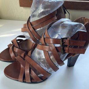 Sofft woven leather sandal stacked heel size 8